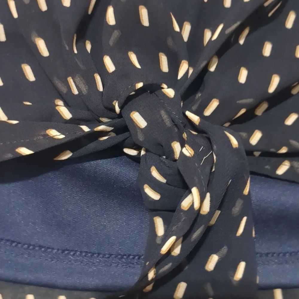 West K Sabrina ruffle tie front blouse size xs,styleTu41672-D 100%polyester - Picture 5 of 6